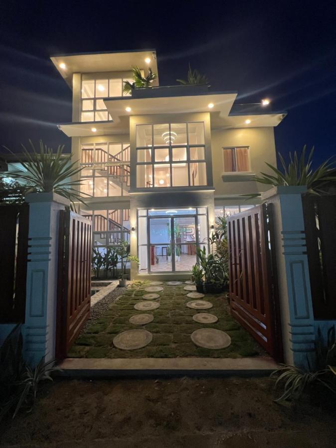 Rich-Vania Suites 卢纳将军城 外观 照片