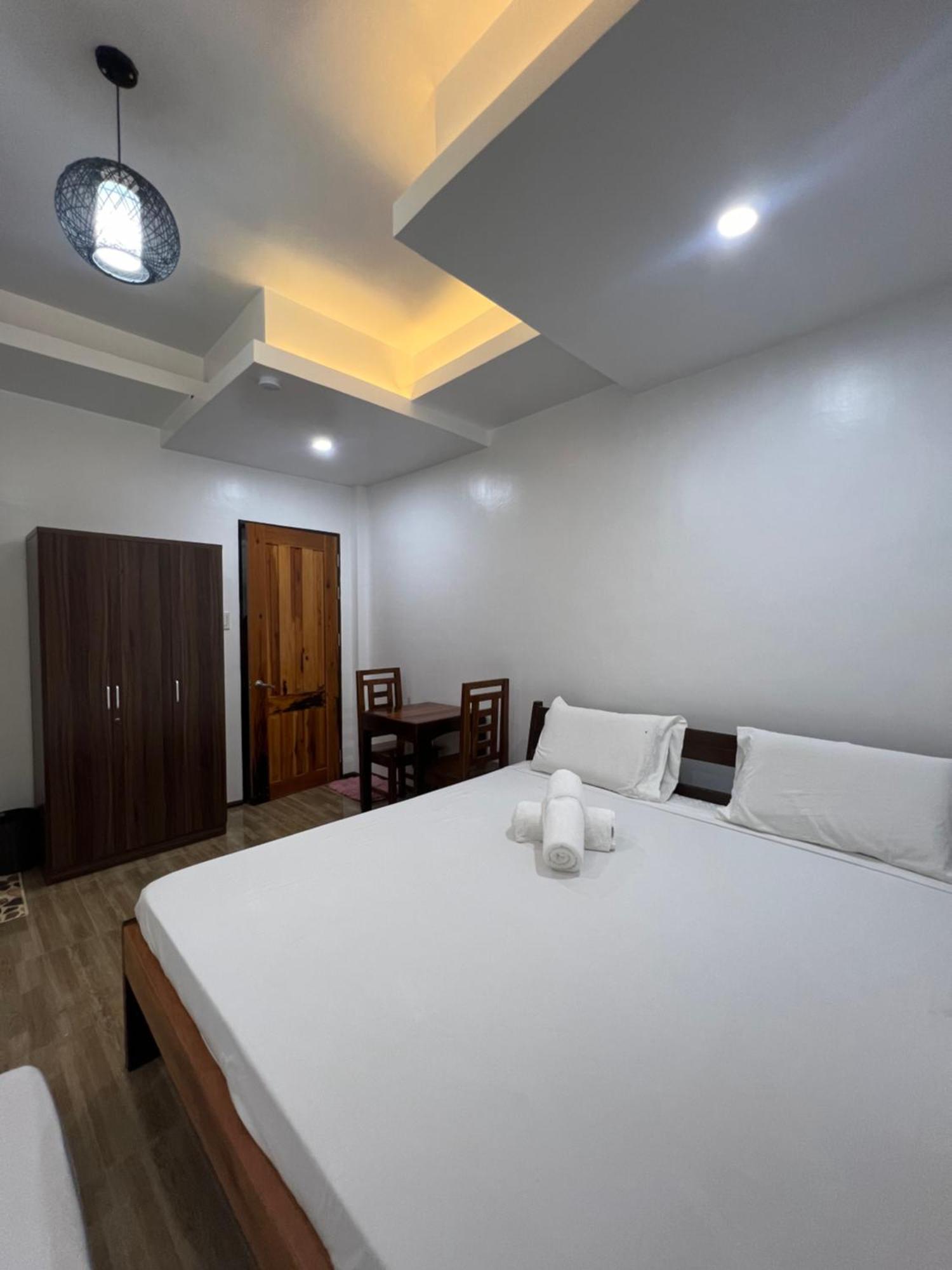 Rich-Vania Suites 卢纳将军城 外观 照片